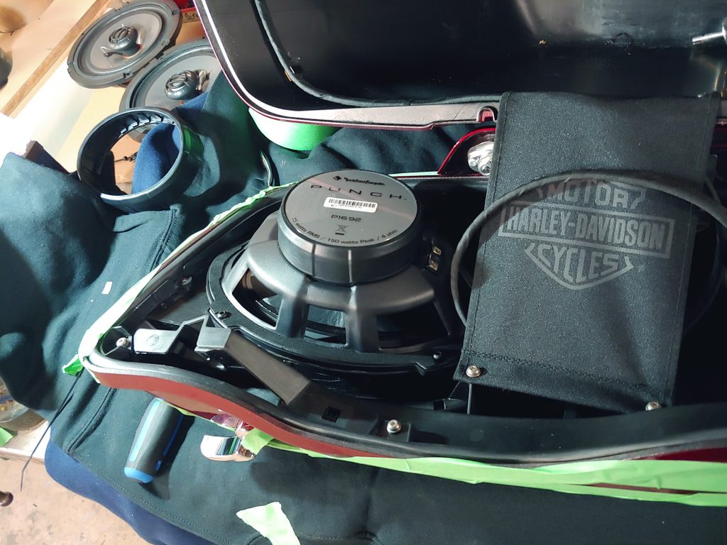 Harley-Davidson Road Glide Focal speakers
